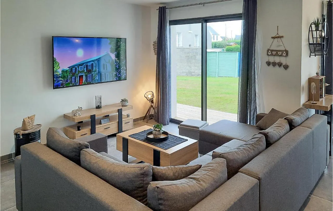 3 Bedroom Awesome Home In Plouguerneau 0*,  France