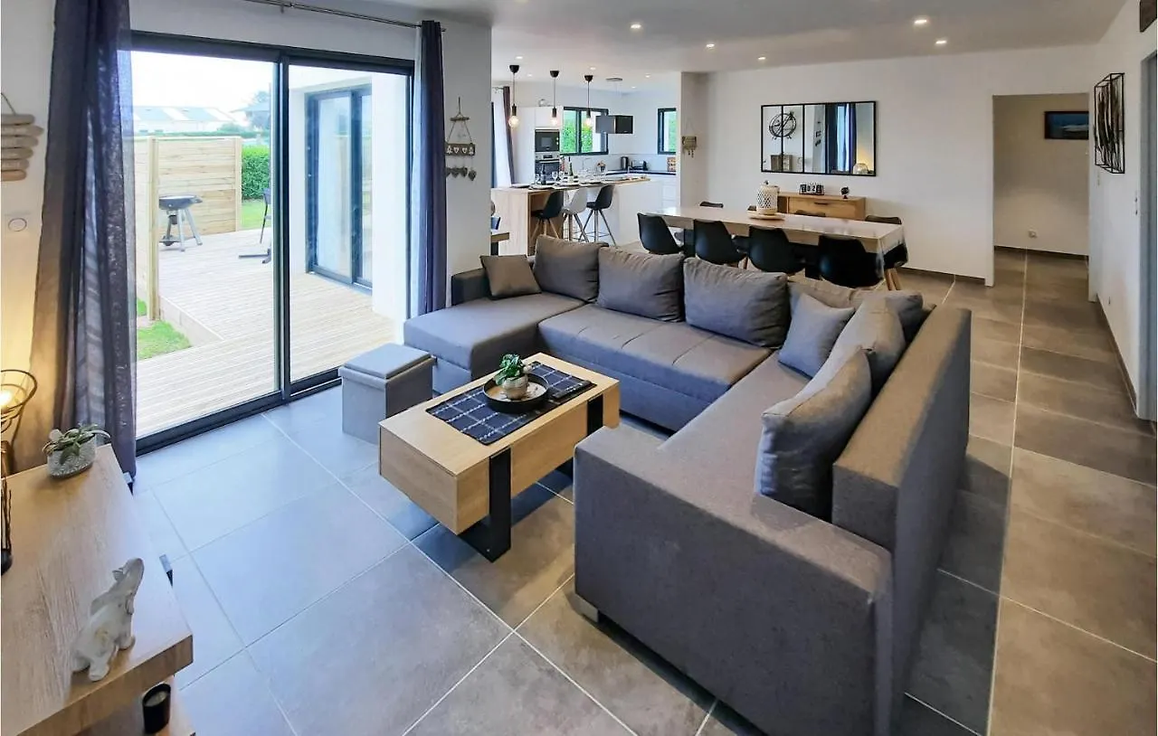 3 Bedroom Awesome Home In Plouguerneau