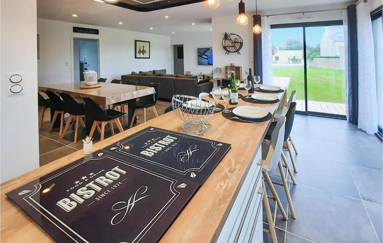 3 Bedroom Awesome Home In Plouguerneau 0*,  France