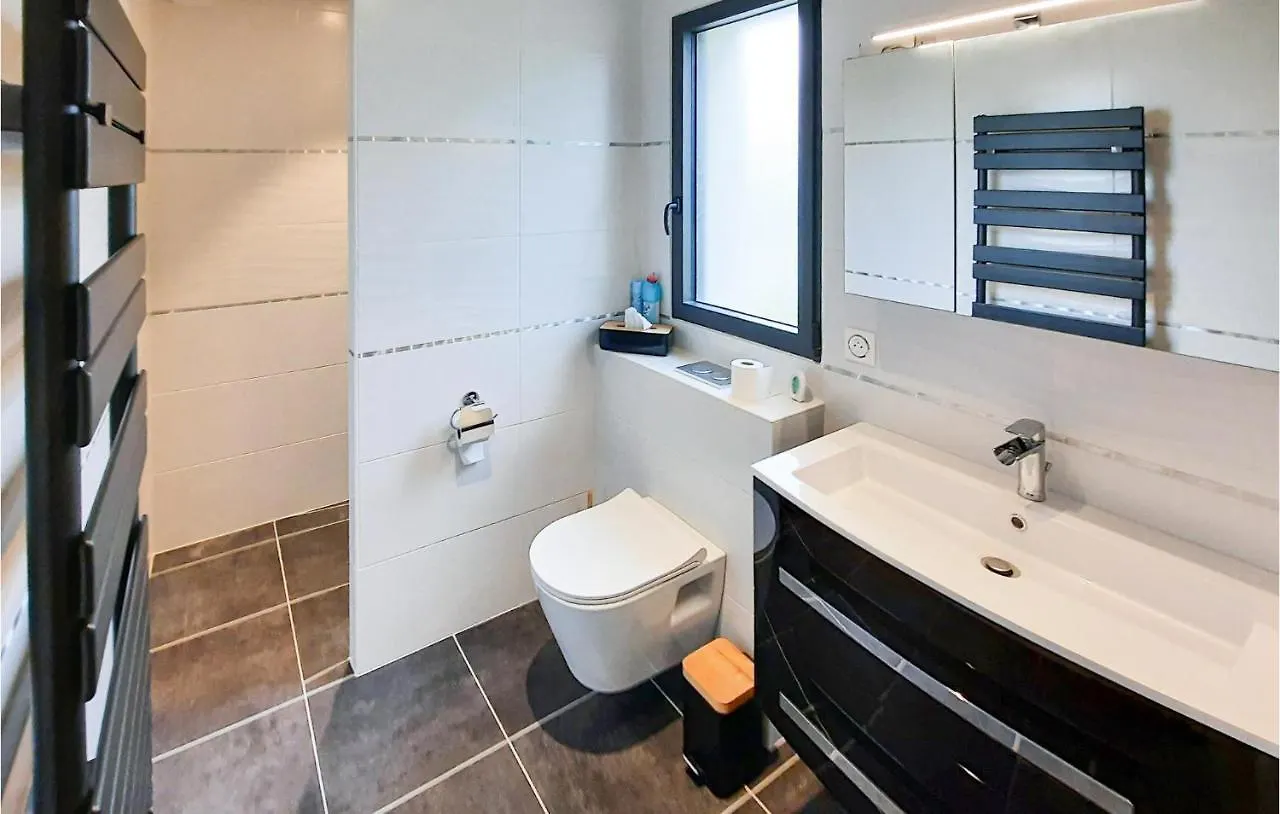 3 Bedroom Awesome Home In Plouguerneau