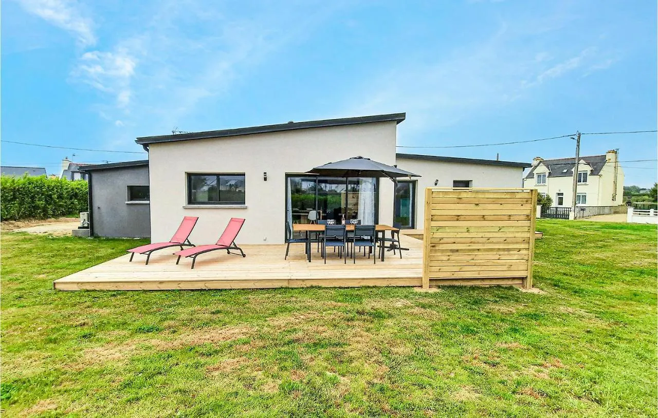 3 Bedroom Awesome Home In Plouguerneau 0*,