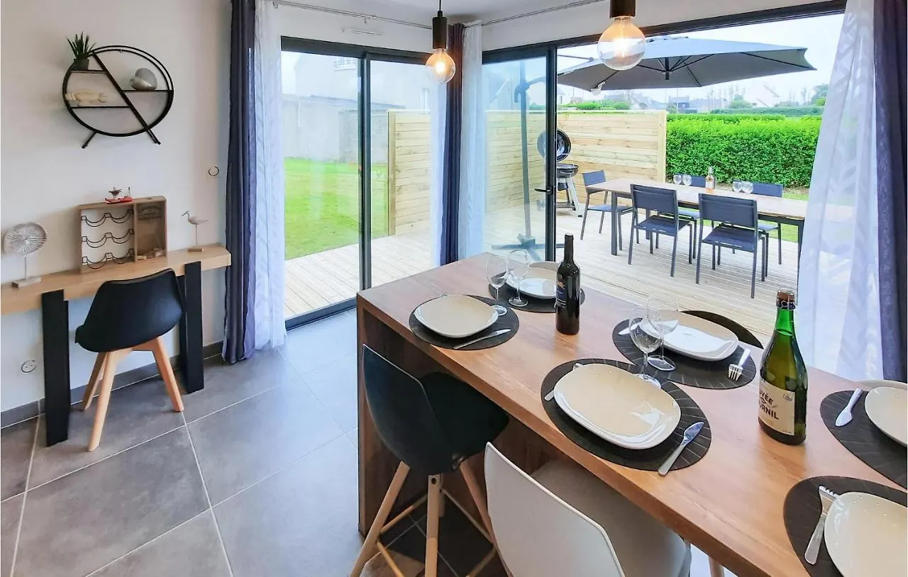 3 Bedroom Awesome Home In Plouguerneau Holiday home